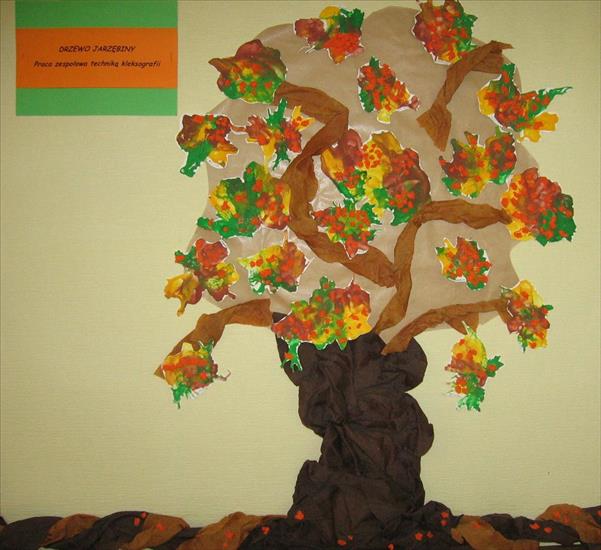 jesień - Drzewo jarzębiny.JPG