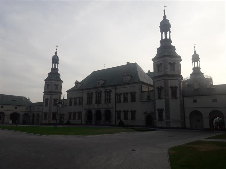2019.06.15 - Kielce - 015 - Pałac Biskupów Krakowskich.jpg