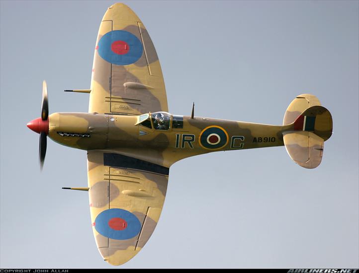 Zdjęcia samolotów - Supermarine 349 Spitfire LF5B.jpg